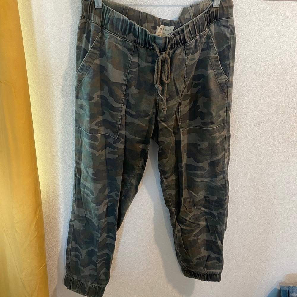 Cloth & Stone Camo Joggers